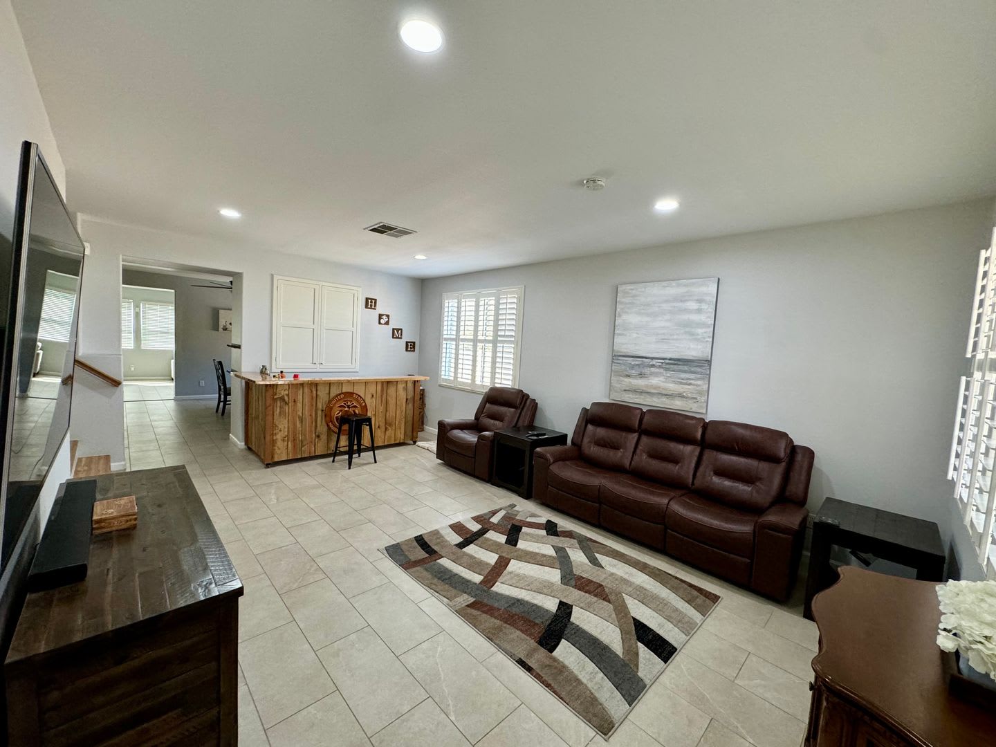 Spacious 6 bedroom home – photo 2