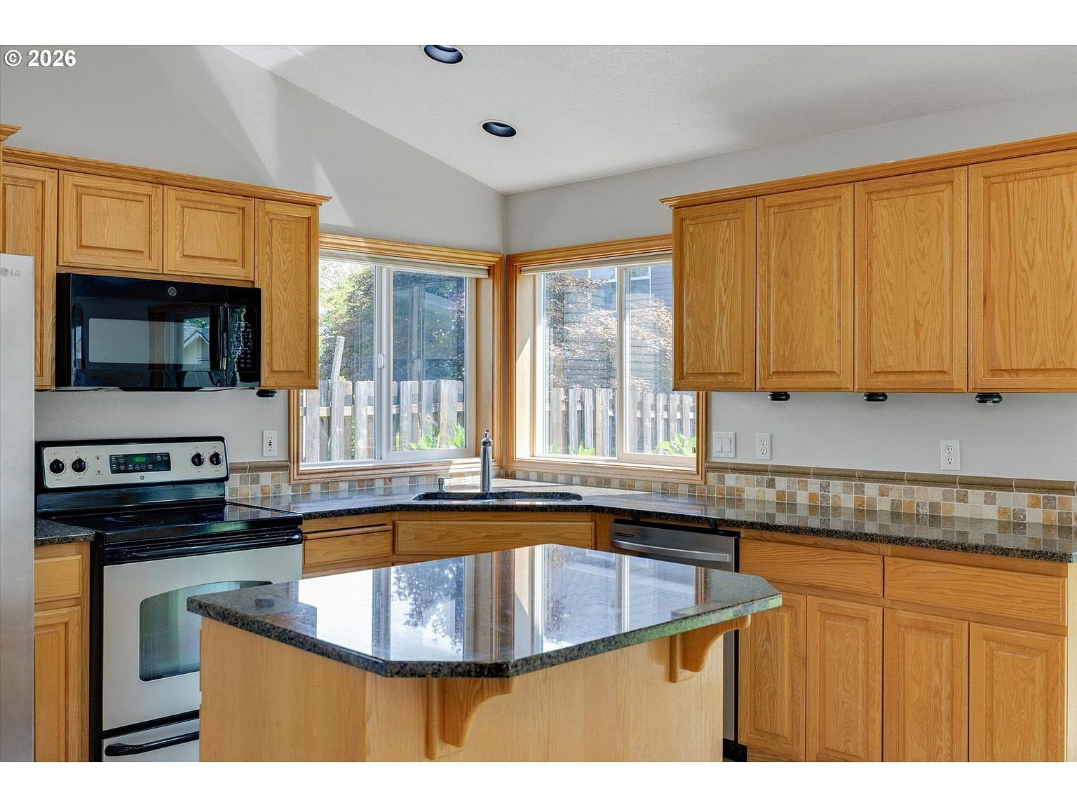 1172 S Sycamore St – photo 5