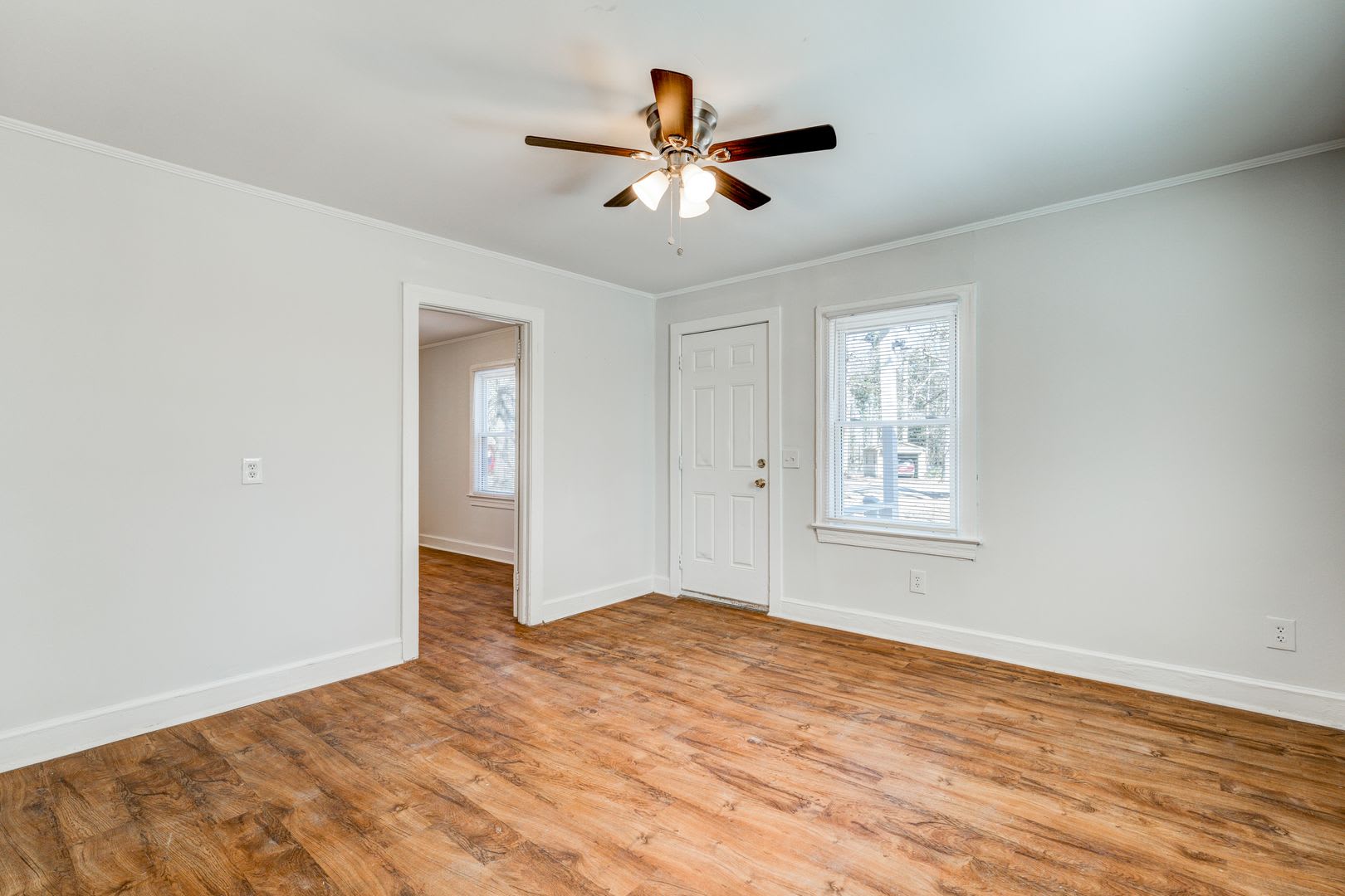 Charming 2 Bedroom 1 Bath Home – photo 4