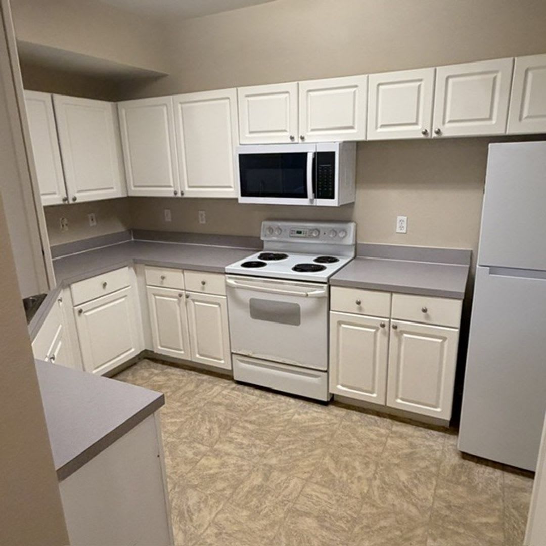 2 Bd 2 Ba In Palms Club Community – photo 3