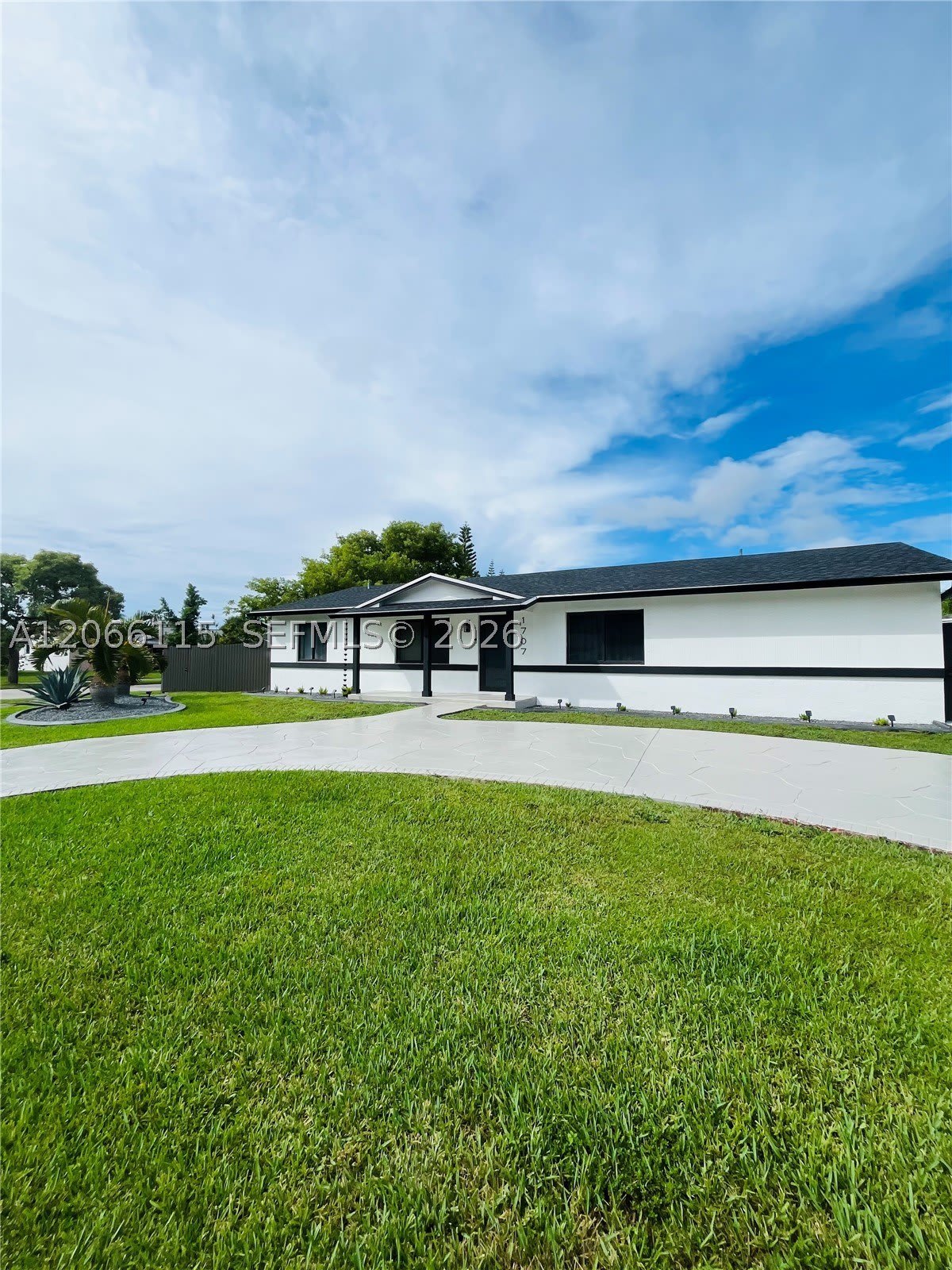1707 S Curlew Ln – photo 2