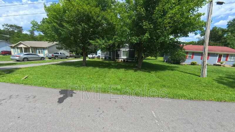 504 Willow Lane – photo 3