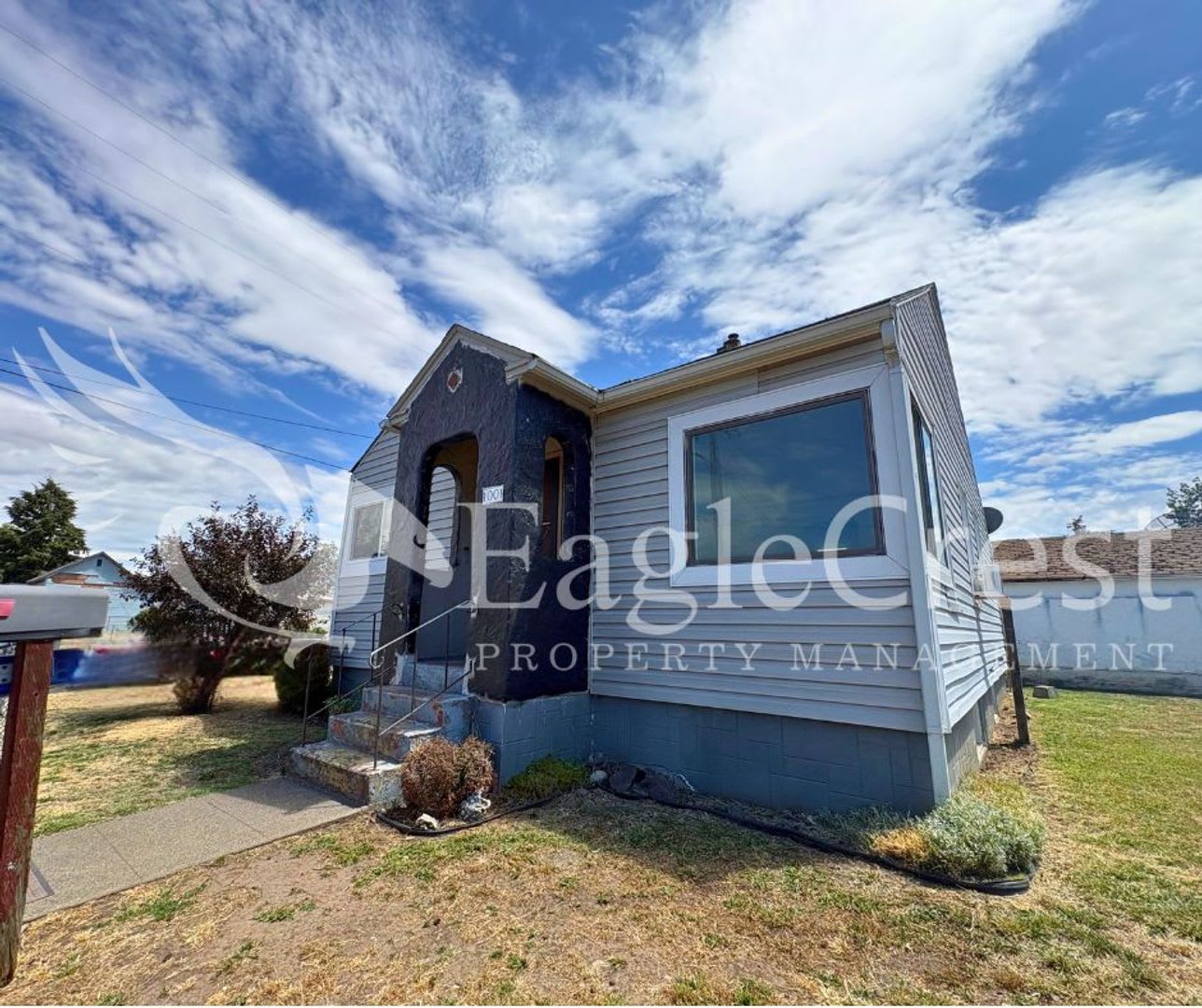 Charming 2-Bedroom Home with Modern Finishes & Open Yard – photo 3