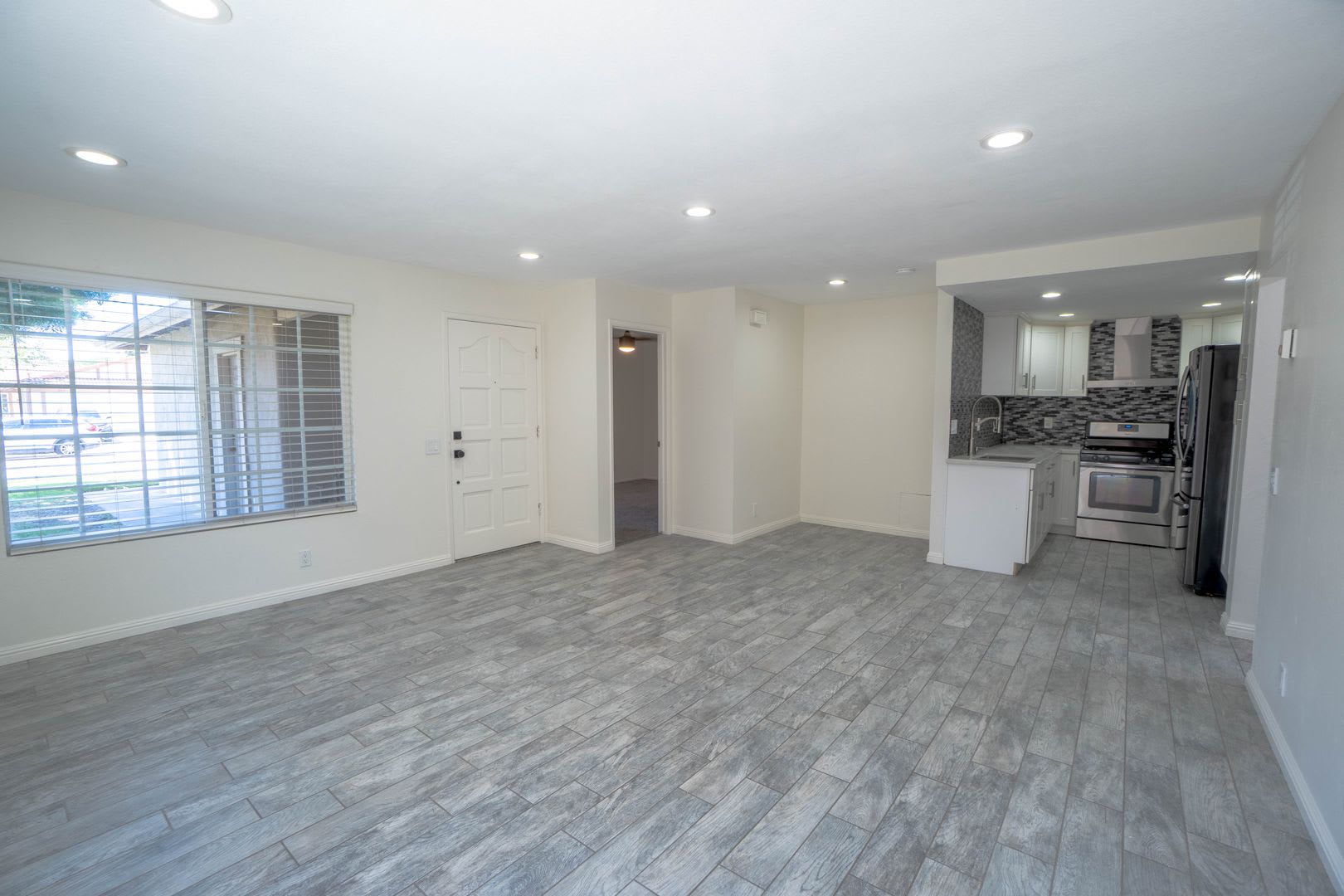 Centrally Located Casa La Canada Townhome! – photo 4