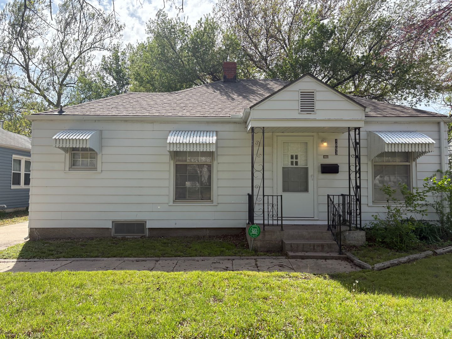 Beautiful 2 Bedroom 1 bath – photo 1