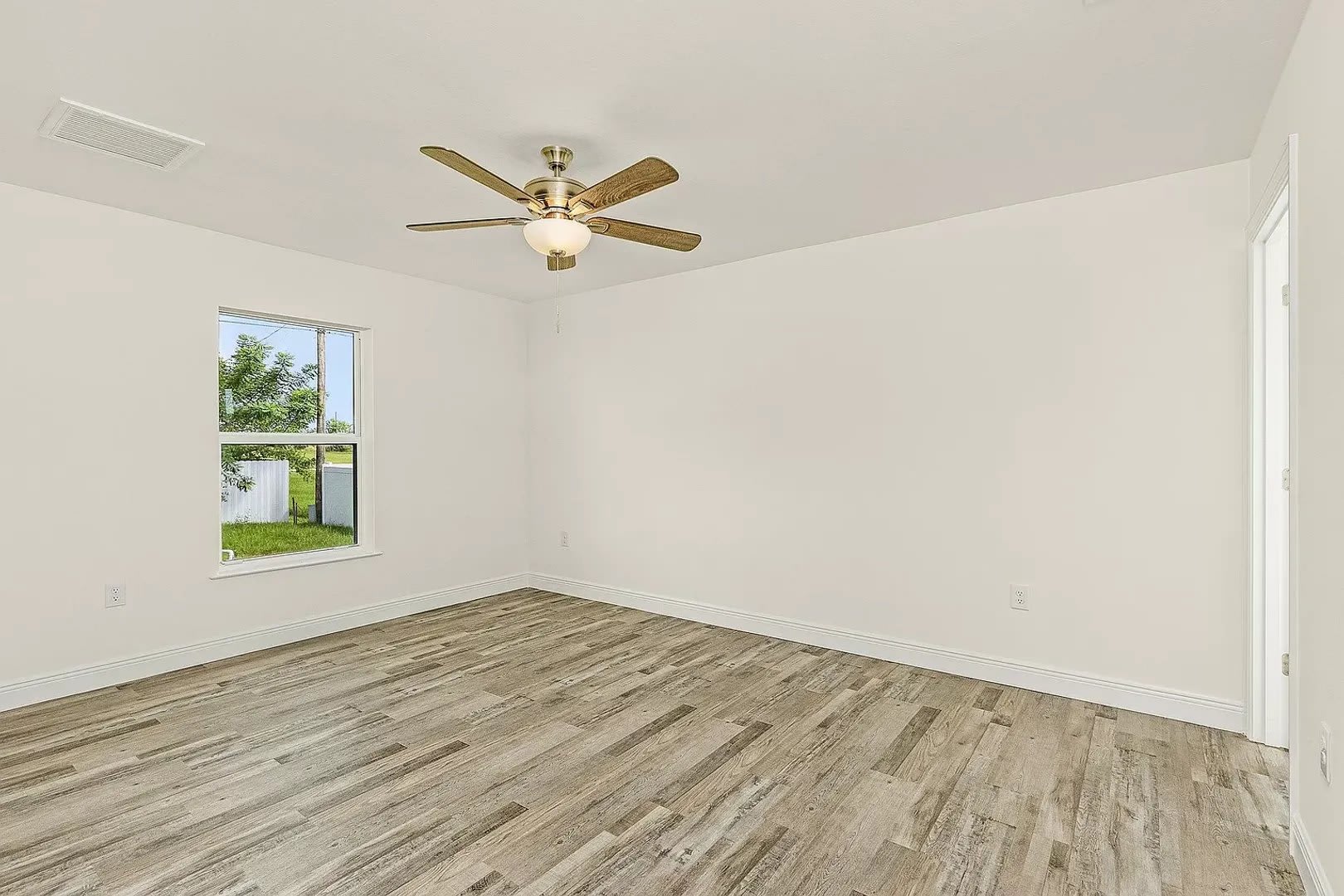 Spacious 4-BR New Build Home in Cape Coral – photo 4