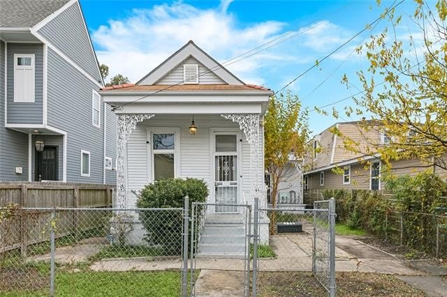 2415 AMELIA Street – photo 1