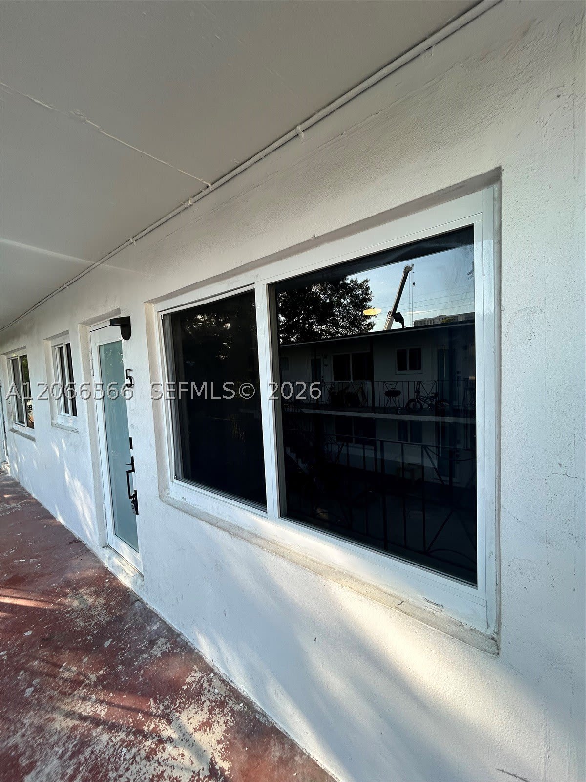 1150 NW 1st Pl – photo 2