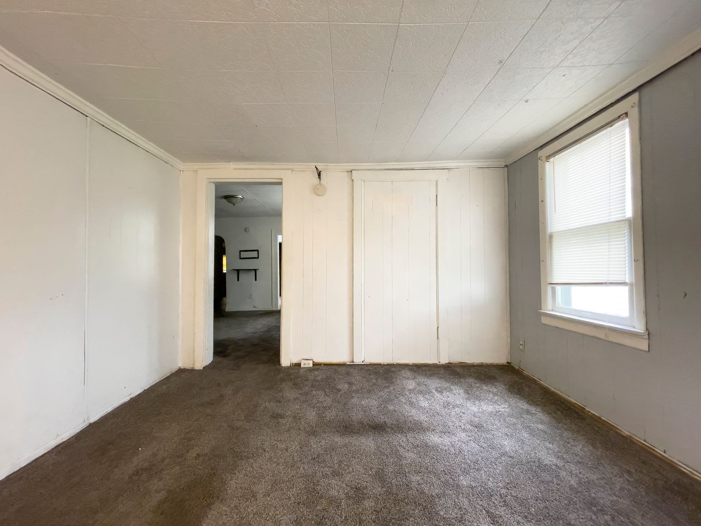 For Rent 912 S Penn St Cozy 3 Bedroom Home With A Fenced In Yard Detached Garage Washer Dryer Hookups Section 8 Approved – photo 4