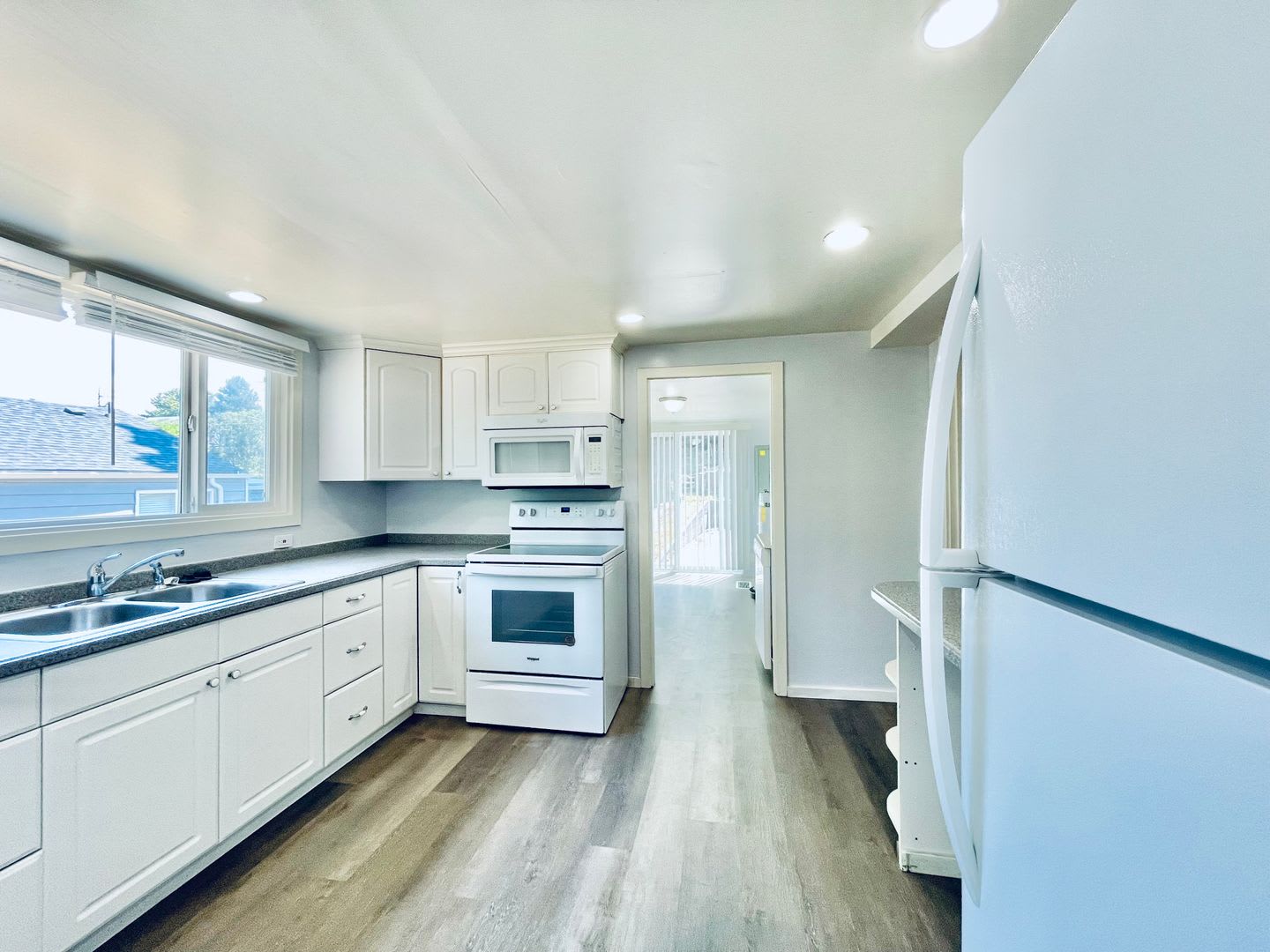 Renovated 4 bedroom 2 bath Home with Plenty of Space! – photo 4