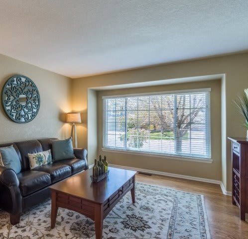 Spectacular 5 Bedroom Home in Rock Creek – photo 3