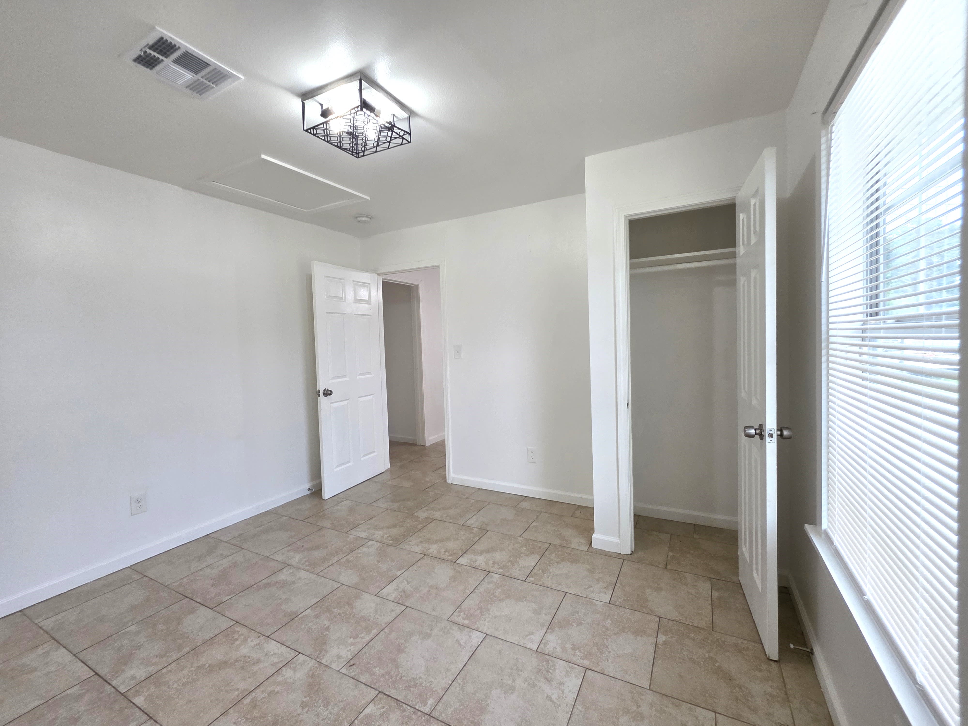 556 Westwood Dr – photo 4