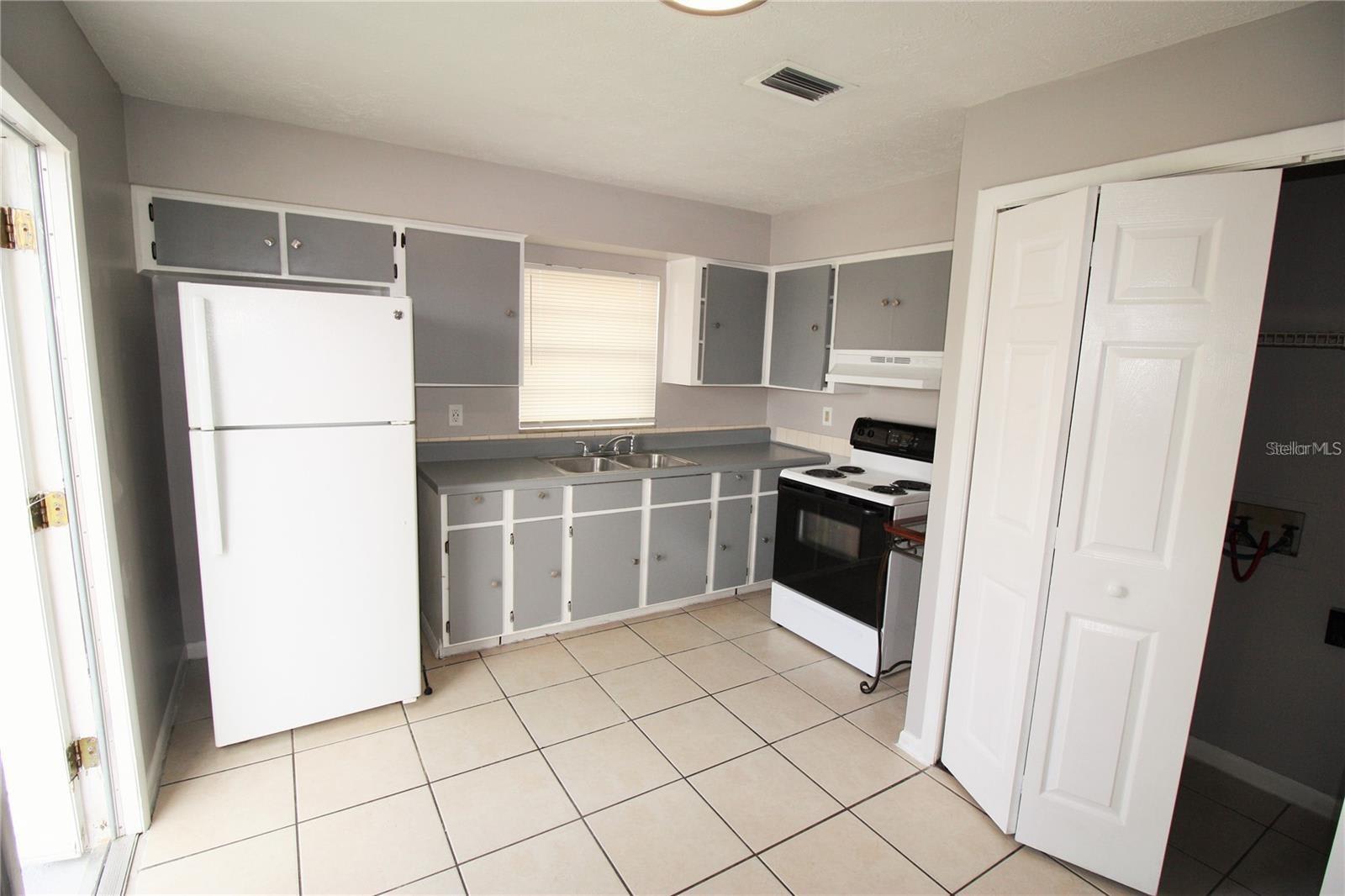 9418 North 50th Street – photo 2