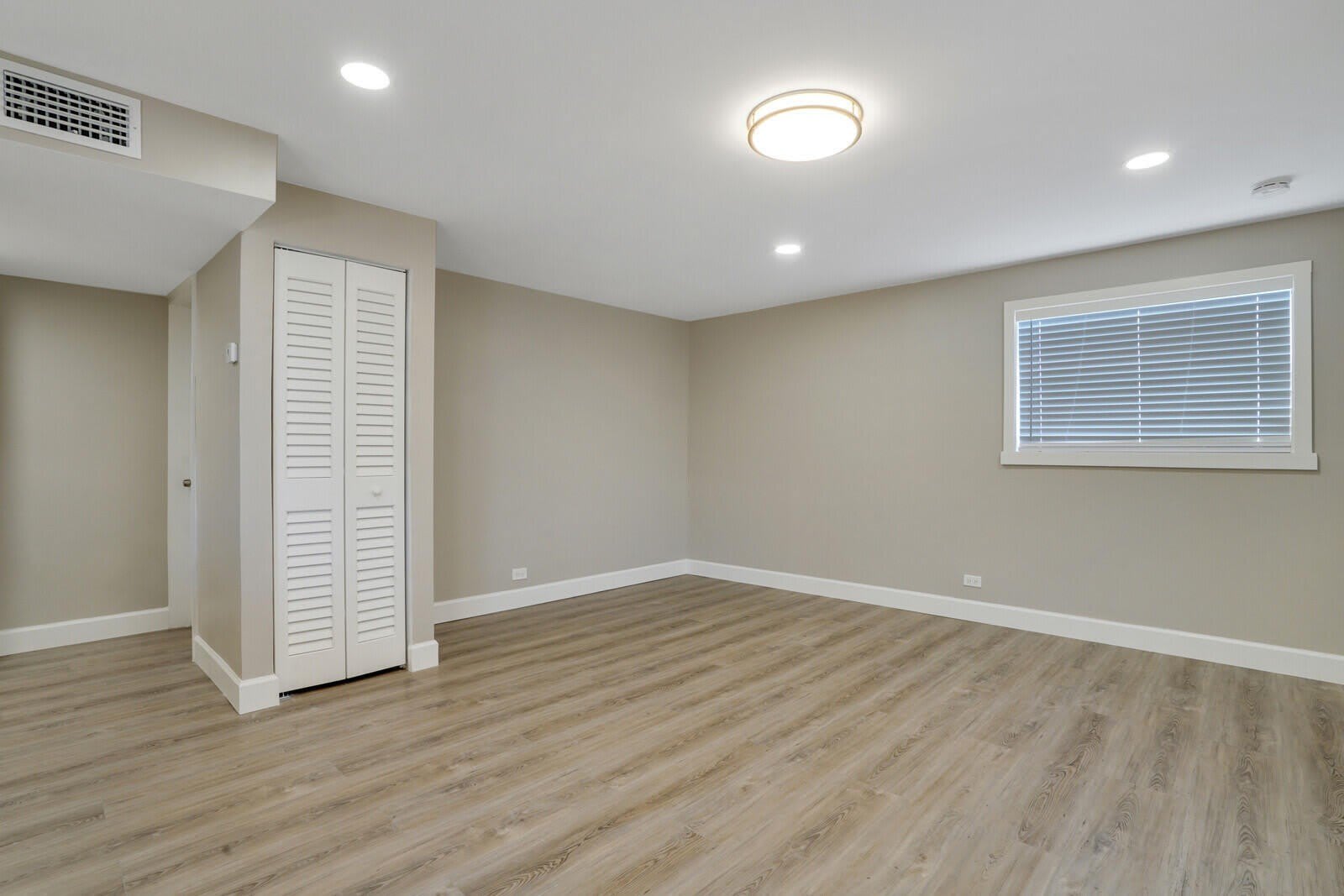 1225 W 10Th Street – photo 4