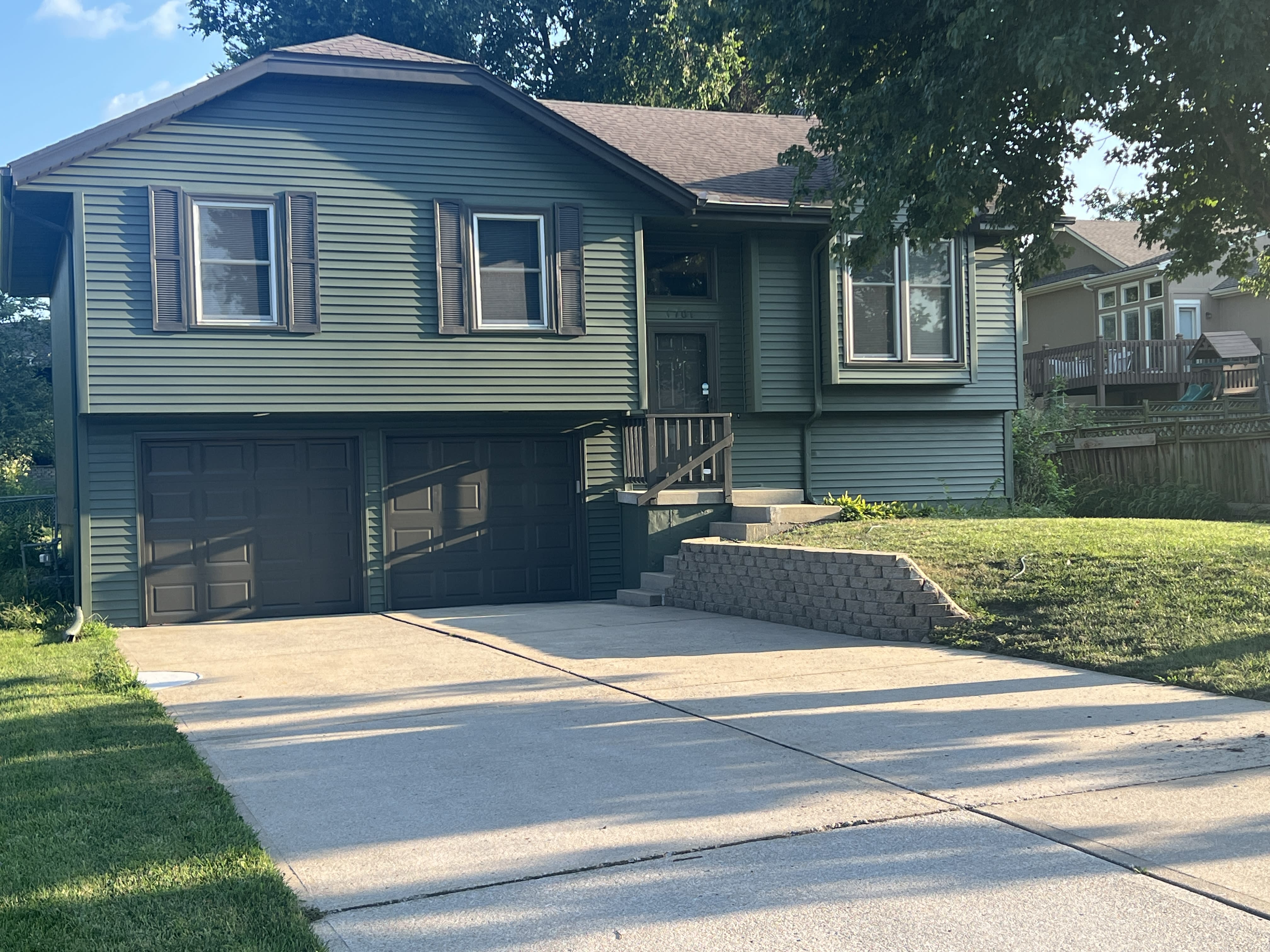 1701 Ne Patterson Dr – photo 2