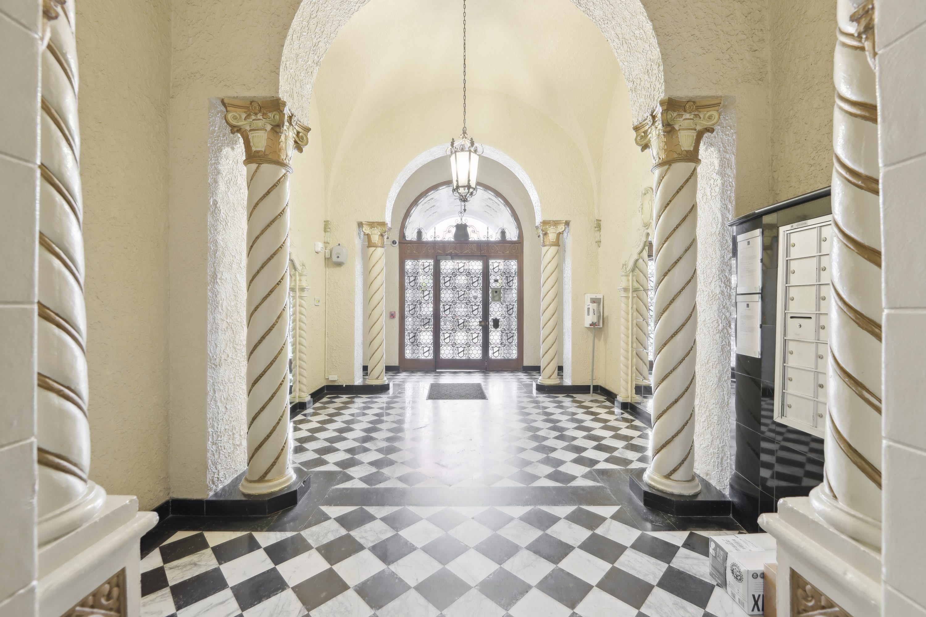 2600 Van Ness – photo 3