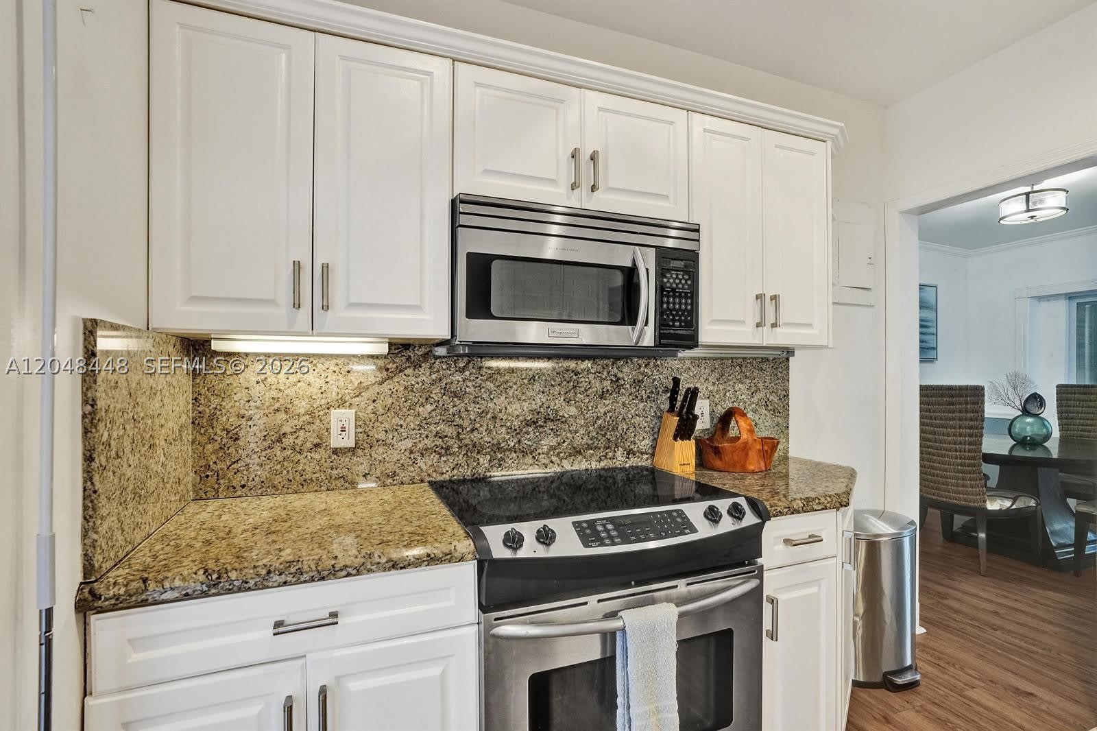 530 NE 11th Ave – photo 3
