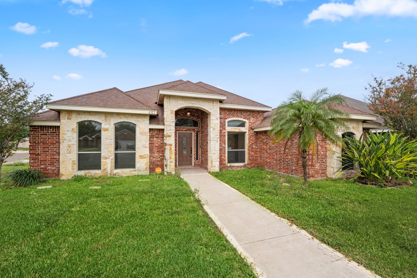 Spacious 4-Bedroom Home in Gated Community Near UTRGV & DHR Health – photo 1