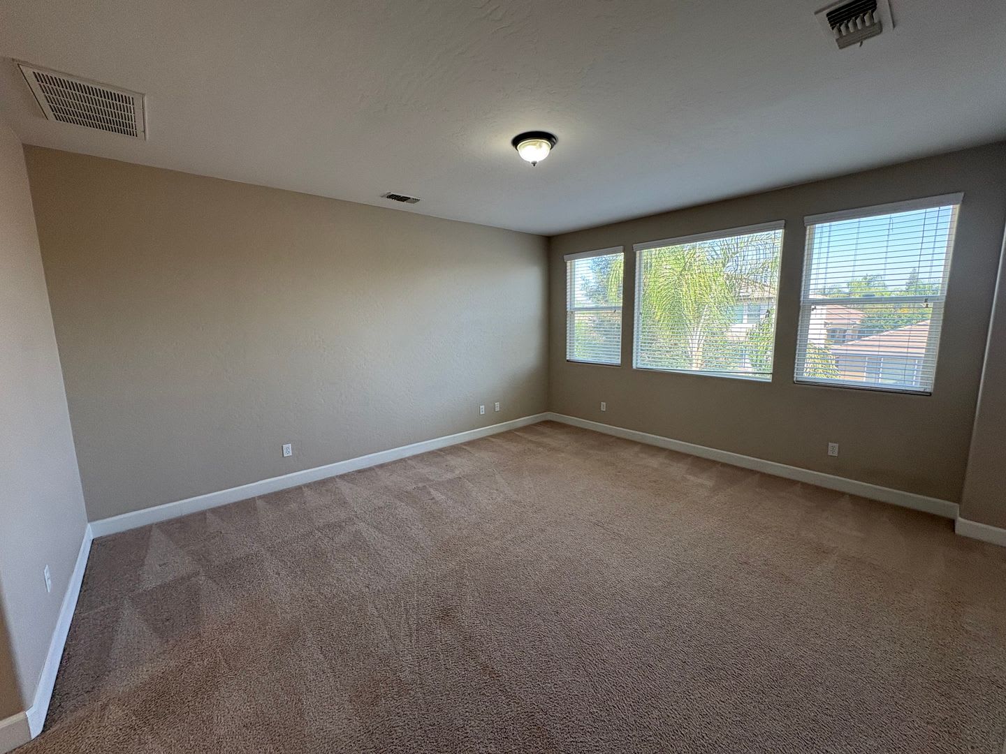 Beautiful 2 Story Home Available Now! – photo 5