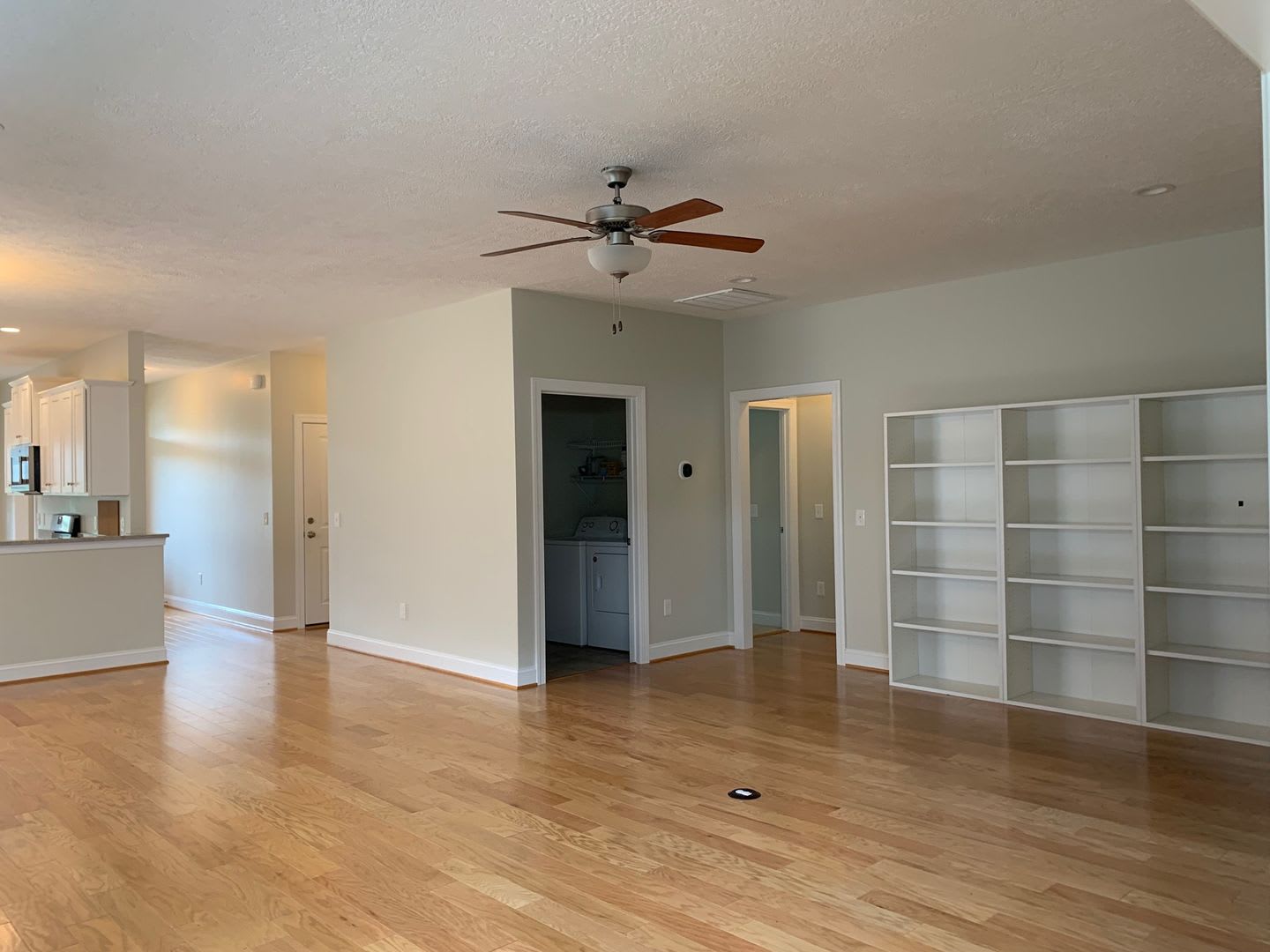 3 Bedroom, 2 Bath,Patio Style Home with Garage – photo 4