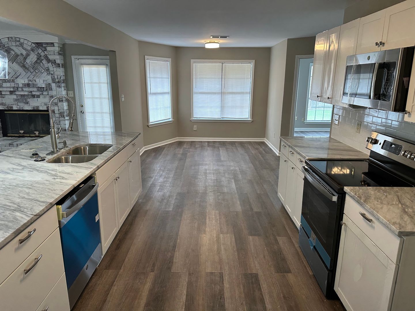 Welcome Home To This Beautifully Renovated 4 Bedroom 3 Bathroom Residence Located In The Highly Desirable Cordova Area Just Minutes From Germantown Parkway – photo 5
