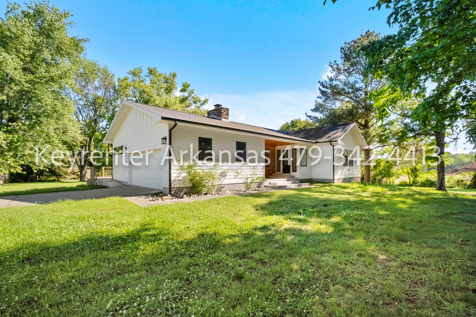 Beautiful 5‑Bedroom Home with Hardwood Floors, Fireplace & Luxurious Master Suite – photo 2