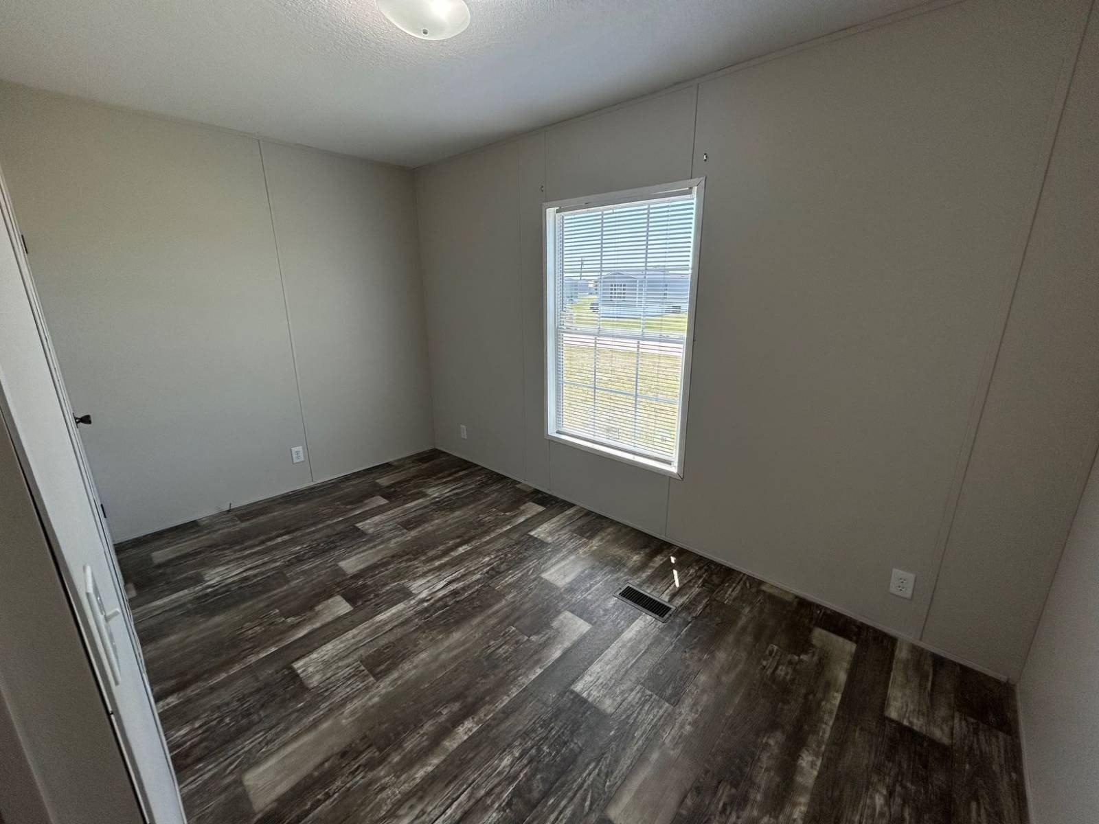 1106 Victoria St – photo 4