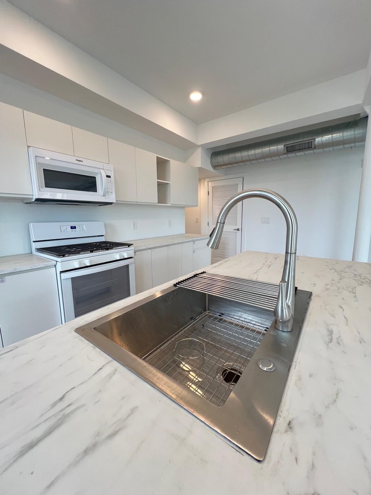 141 CHRISTOPHER COLUMBUS DR – photo 5
