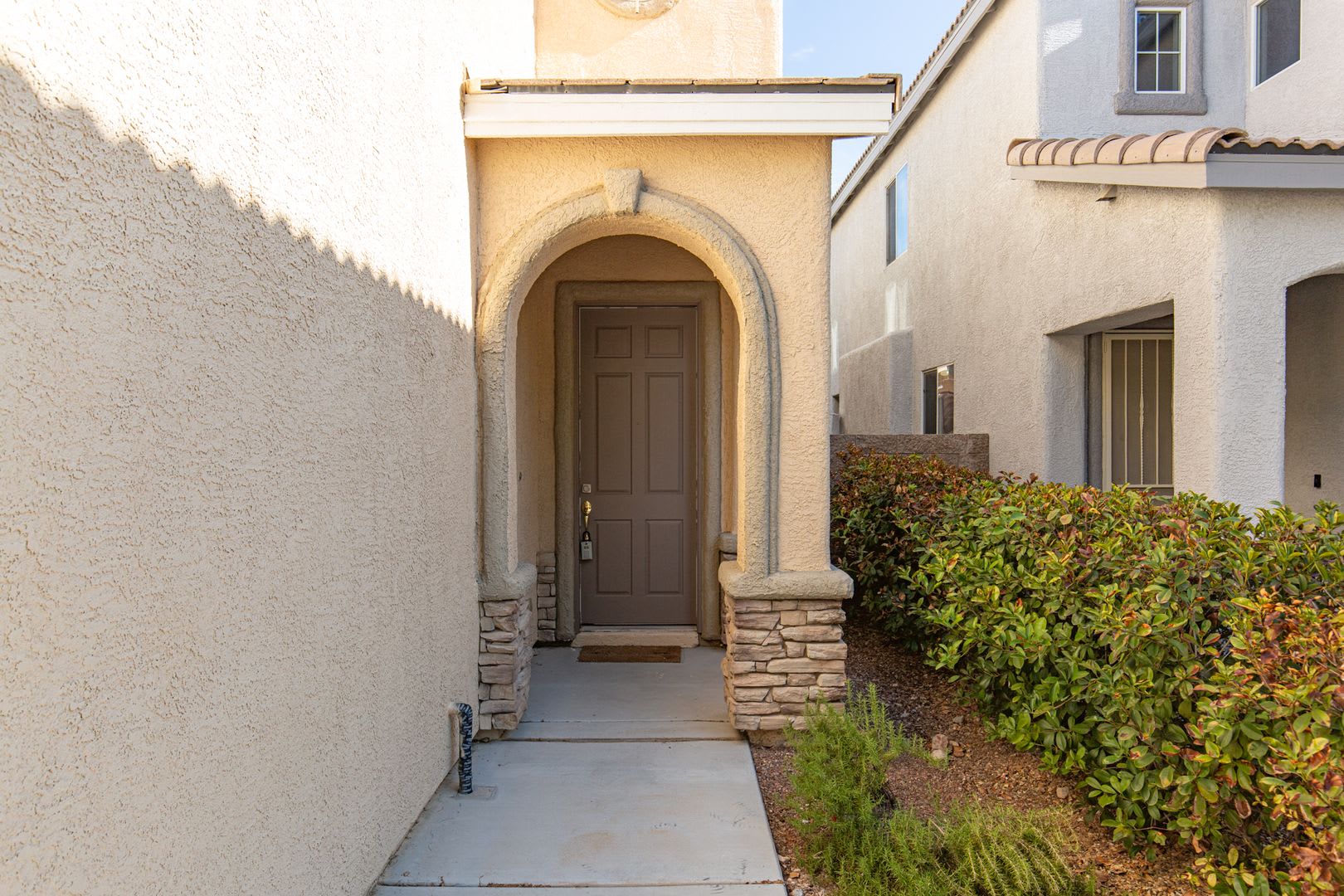 Freshly painted home in the SW with 3 br plus loft for only $1845 – photo 3