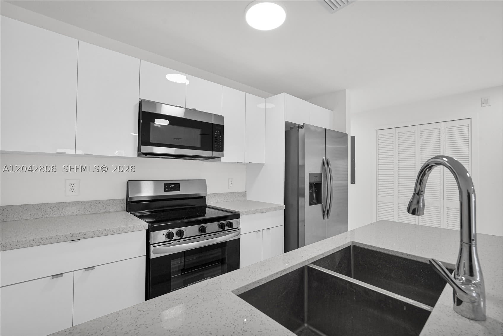 2729 Nw 44 St – photo 3