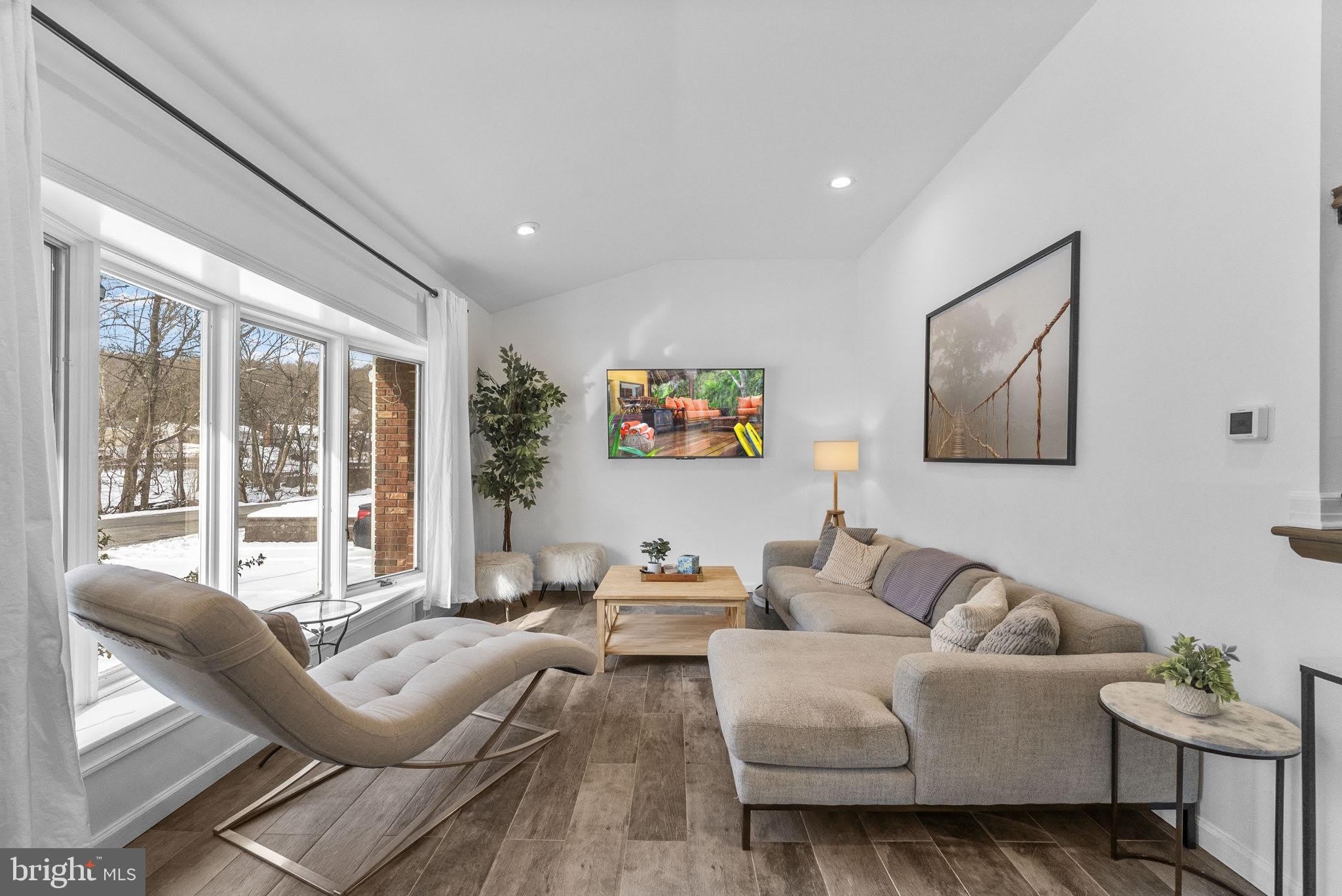 191 LAKESHORE Drive – photo 2