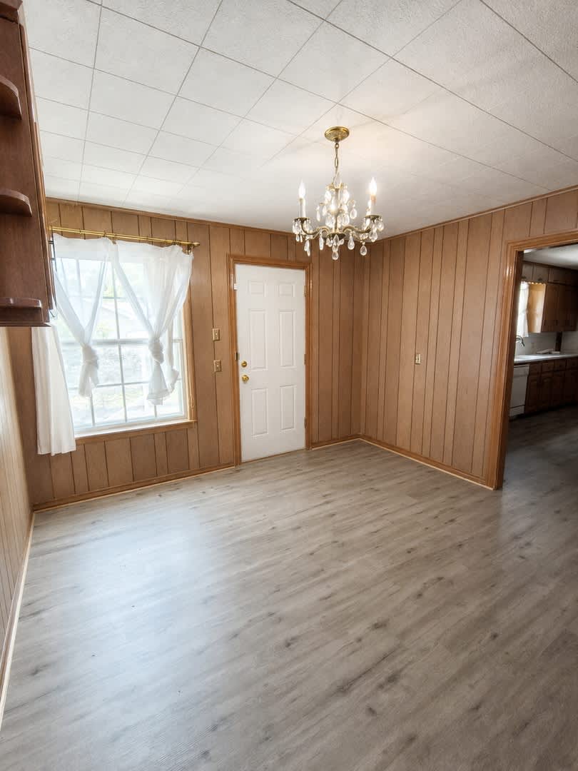 HUGE, 4 bedroom 3 bath home plus bonus room! NEW FLOORS, Available NOW! – photo 5