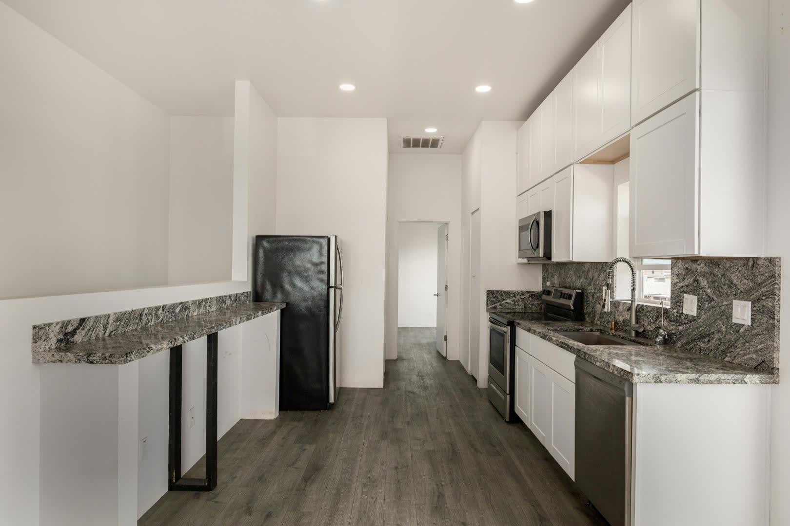 1933 E Monroe Street – photo 4