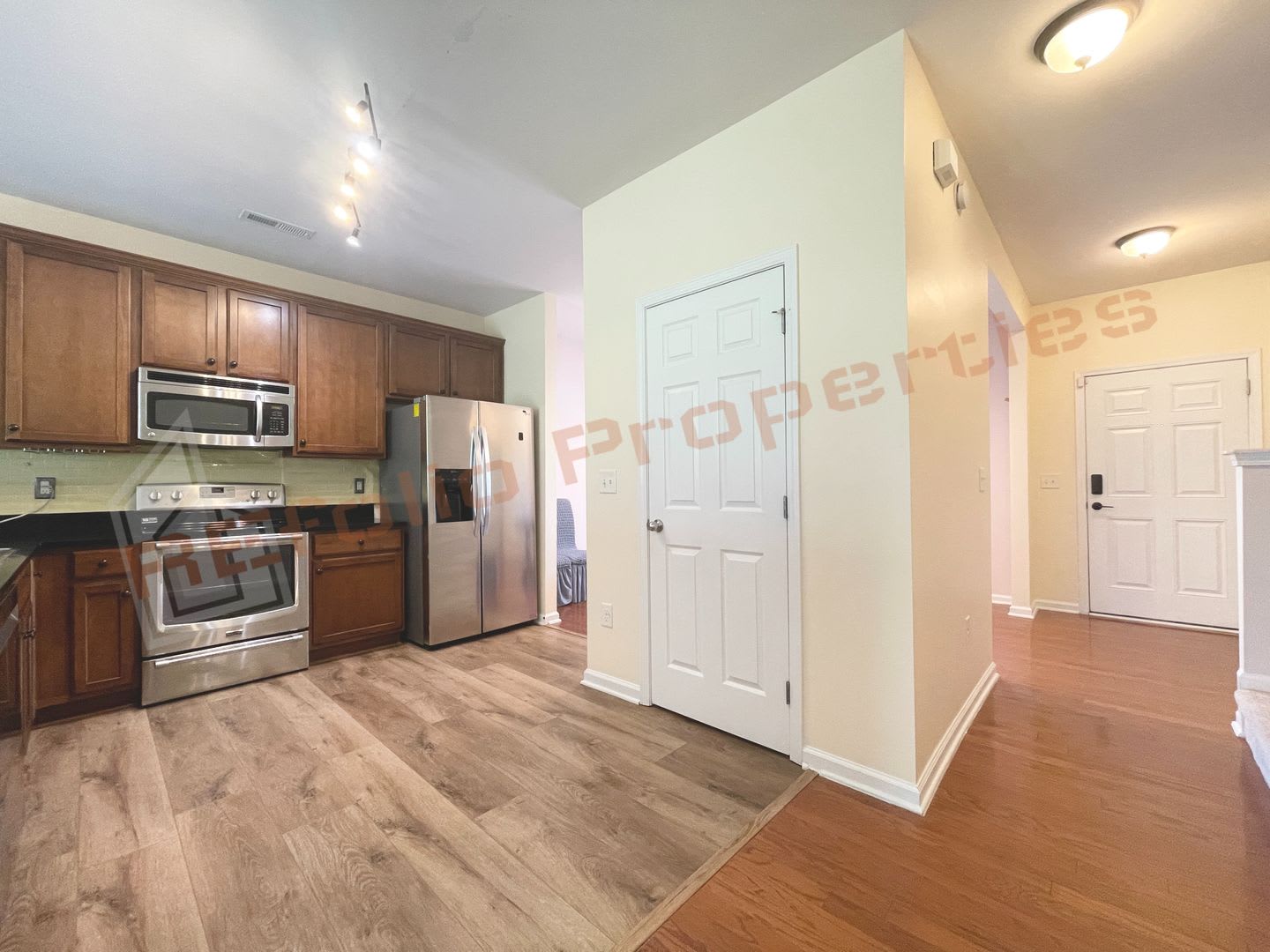 Comfortable 3 Bedroom Townhouse W 2 Assigned Parking Spaces Great Community Amenities Swanns Mill Community Durham Available Now – photo 3