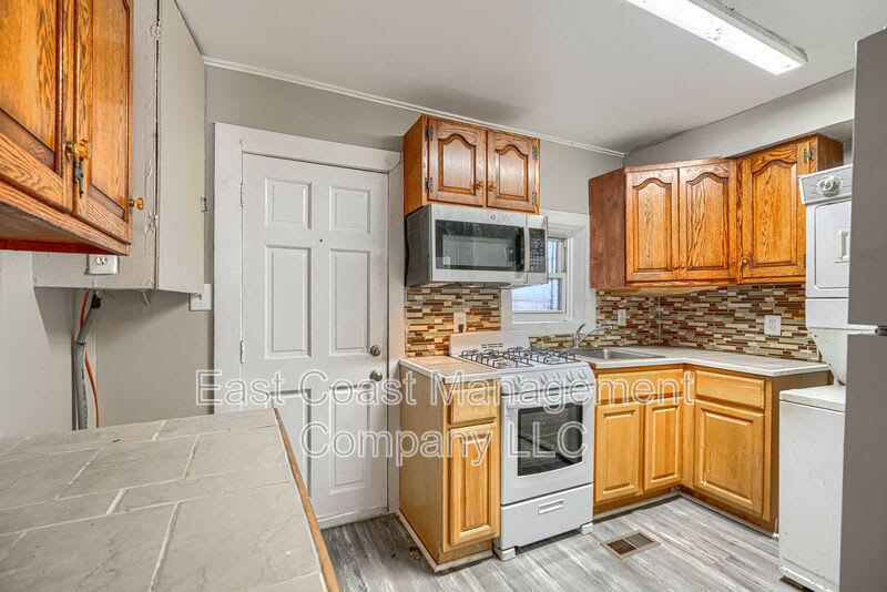 1220 W Pratt St – photo 2