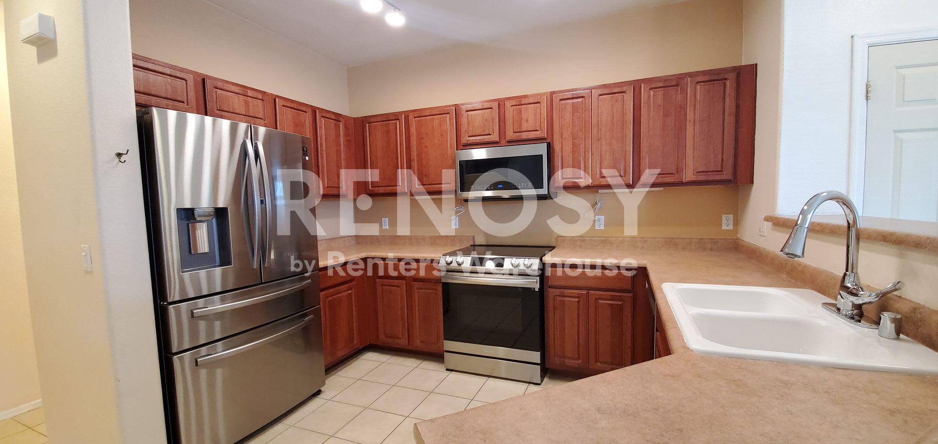 Your Fabulous New Home in North Central Phoenix! 3b 2.5ba – photo 3