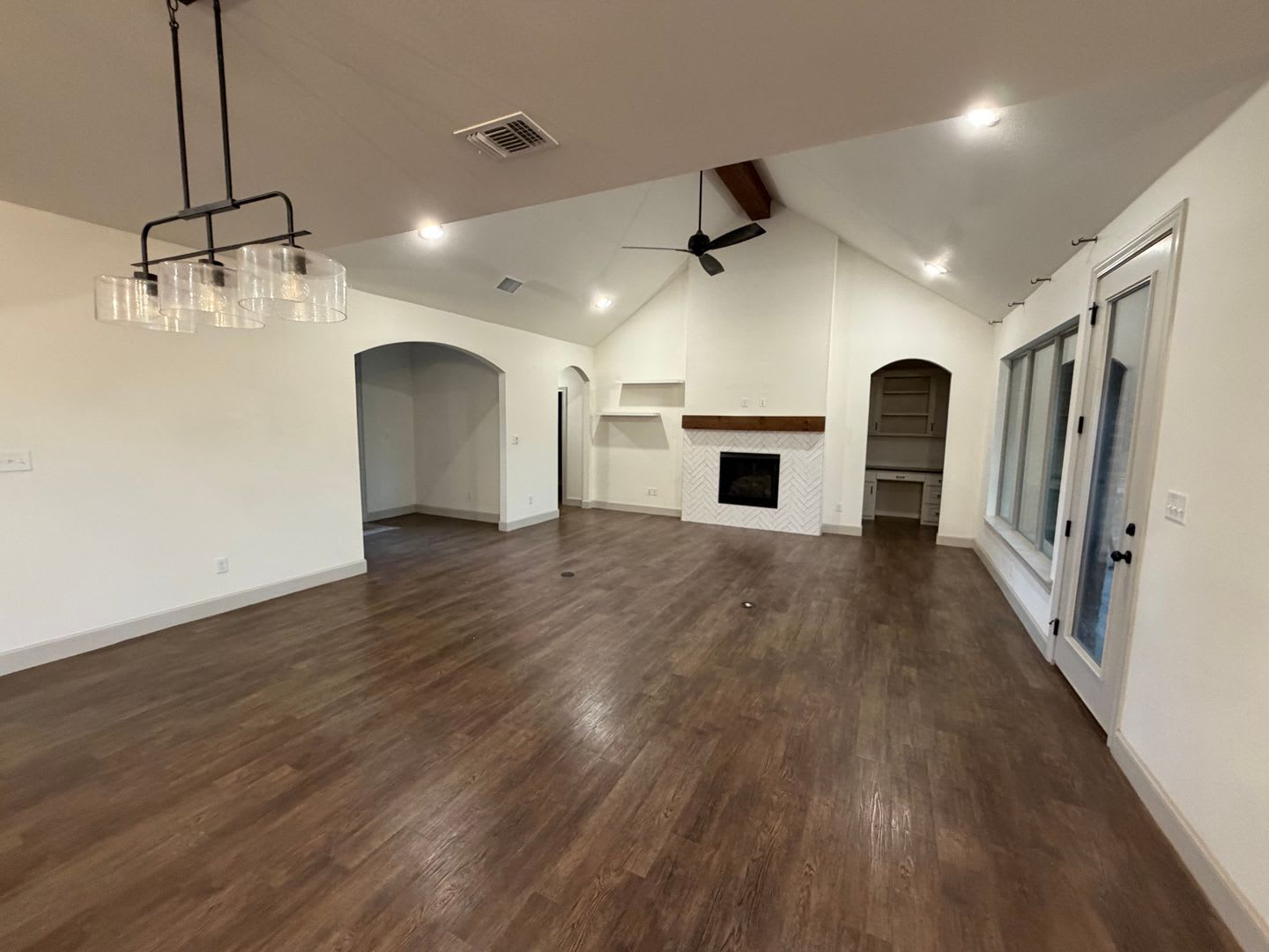 Available NOW! 4 bedroom 2 bathroom Friendship ISD – photo 4