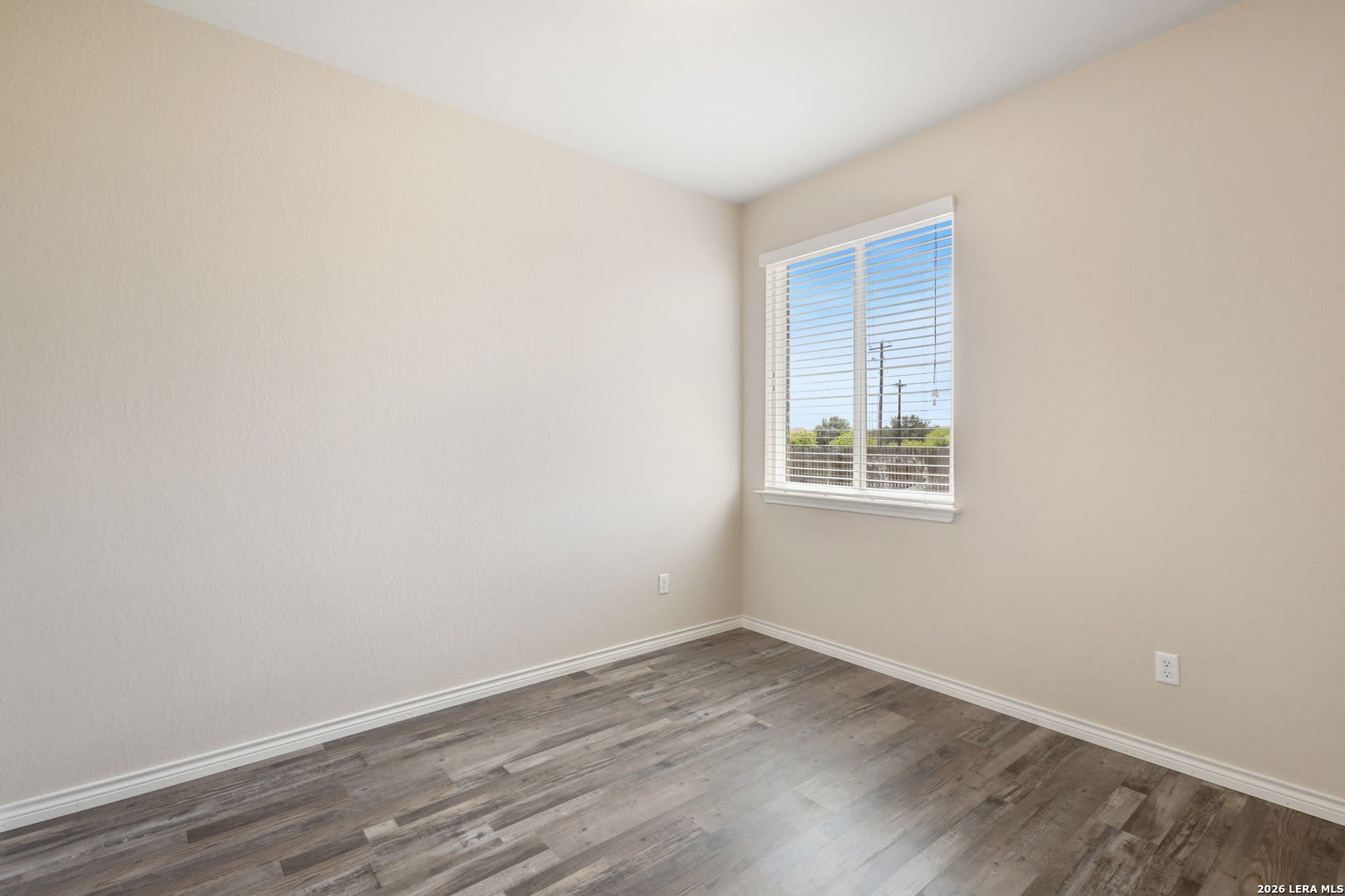 2185 KEYSTONE DR – photo 4