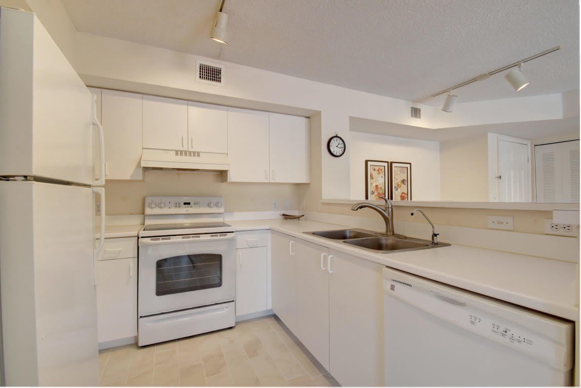 135 Yacht Club Way – photo 1