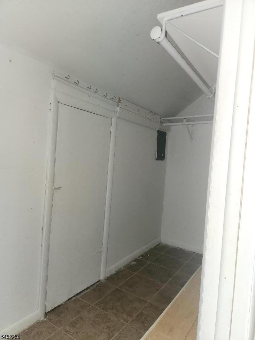 525 Maple Ave – photo 5