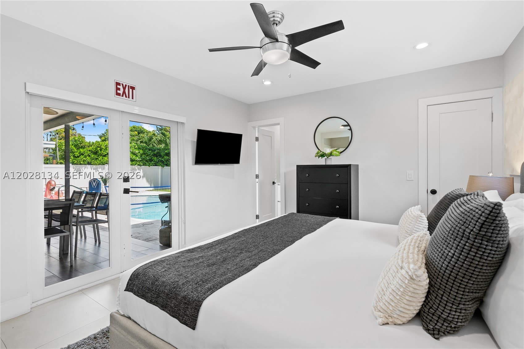 1329 Funston – photo 4