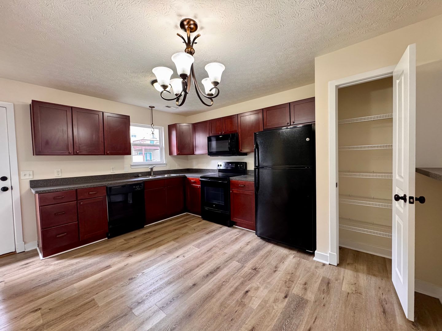 Townhouse For Rent In Beacon Hill – photo 4
