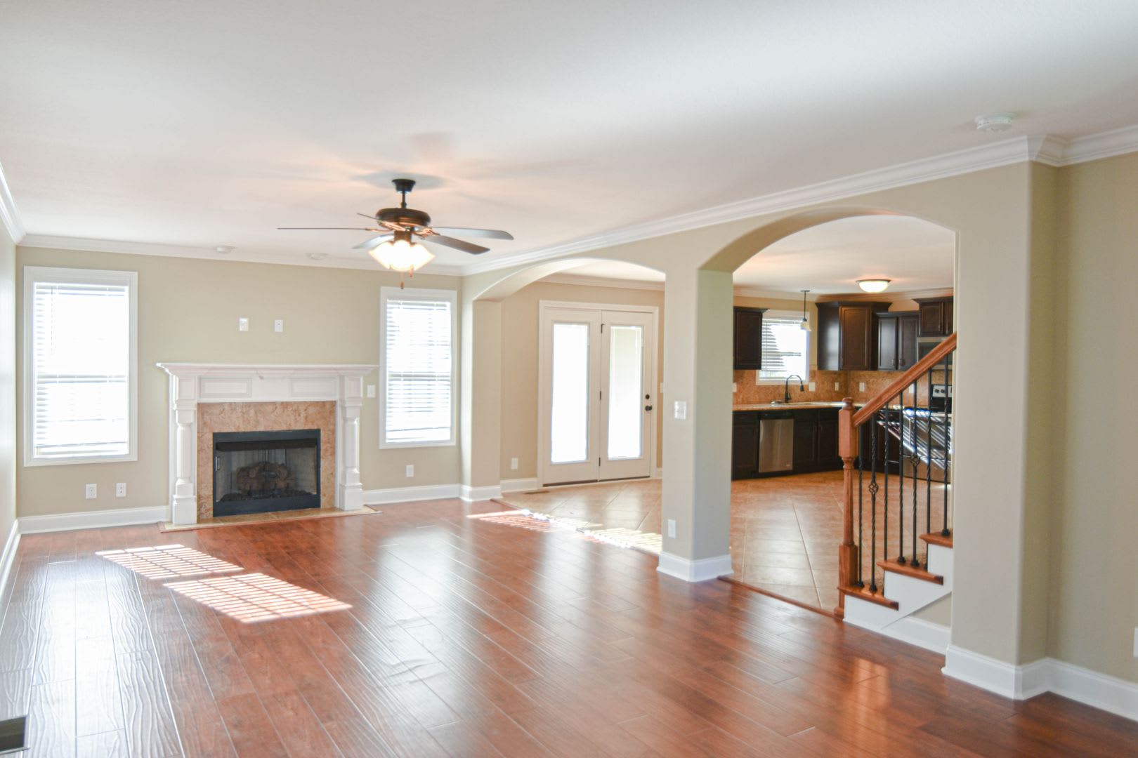Pet Friendly Three Bedroom with Bonus! – photo 4