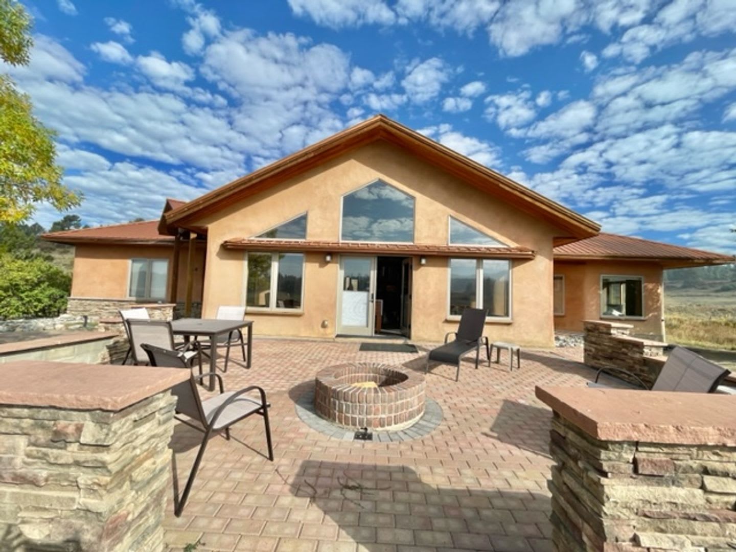 Beautiful Furnished 3-Bedroom Ranch Home for Rent – Privacy, Views & Convenient Location – photo 2