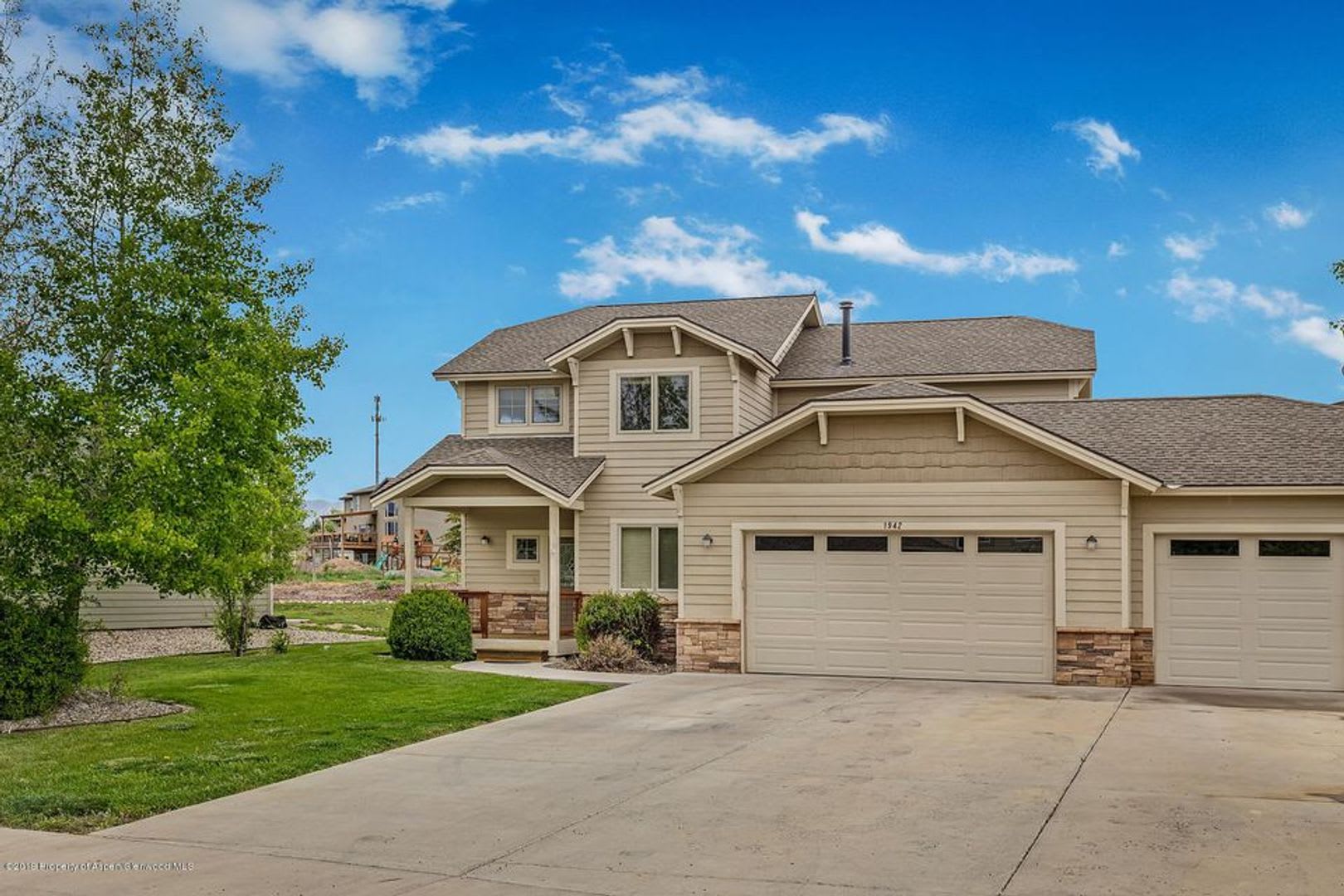 Single Family Home In Rifle For Rent – photo 2