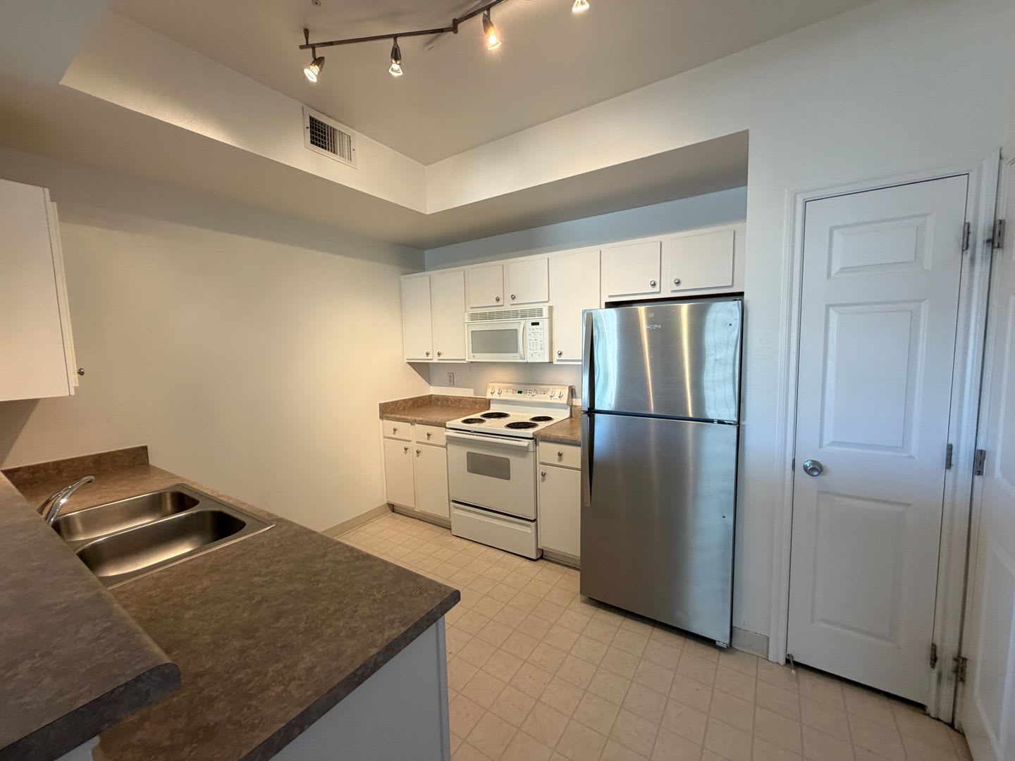 Bright 2-Bedroom Ironstone Condo with Covered Deck, Walk-In Closets & Resort-Style Amenities – photo 4
