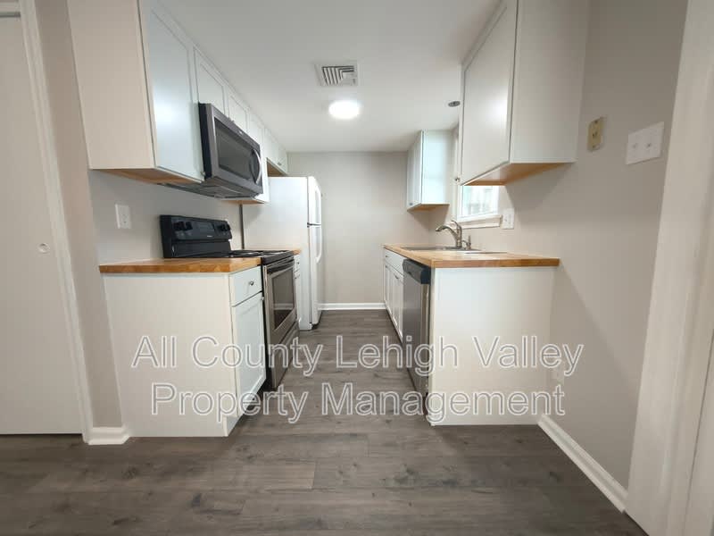 806 S Armour Dr – photo 2
