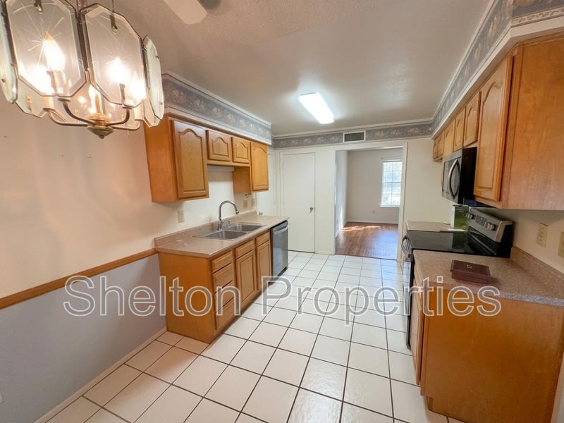 10103 N 97Th Ave Apt B – photo 2