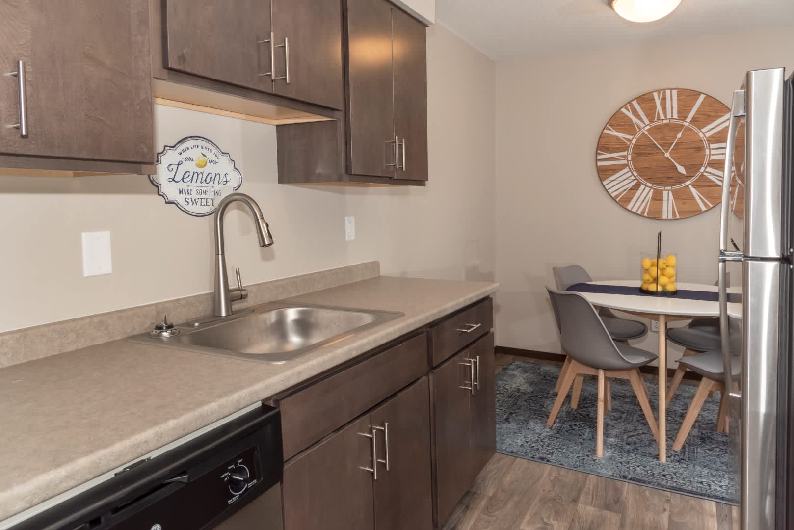 Oakdale Apartments of West St. Paul – photo 2
