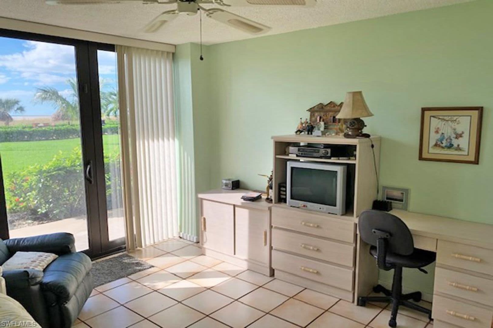 Only steps from the pool & the beach!!! MARCO ISLAND TWO BEDROOM ** – photo 3